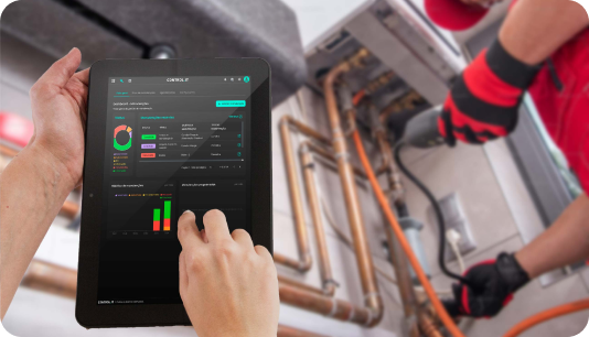Imagem de um tablet na aba de gestão de manutenção